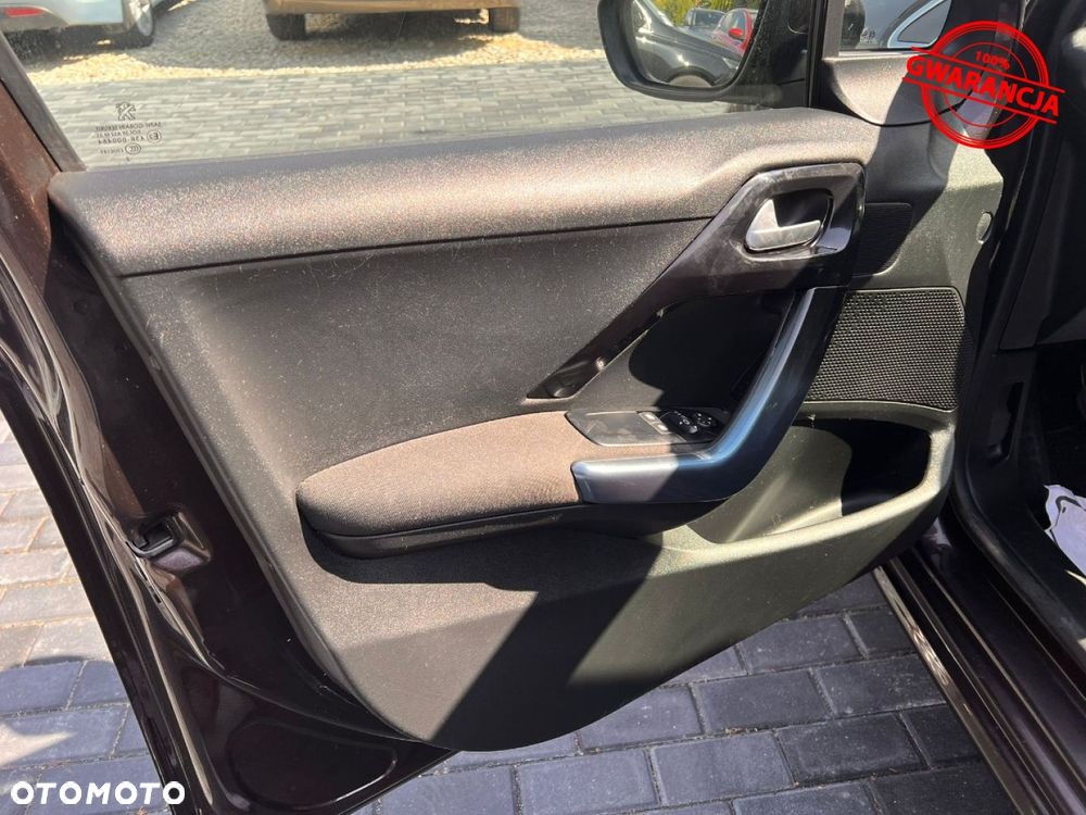 Peugeot 208 - 18