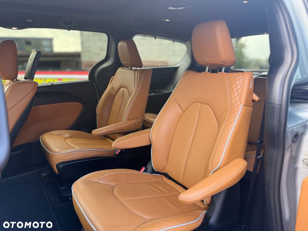 Chrysler Pacifica - 20