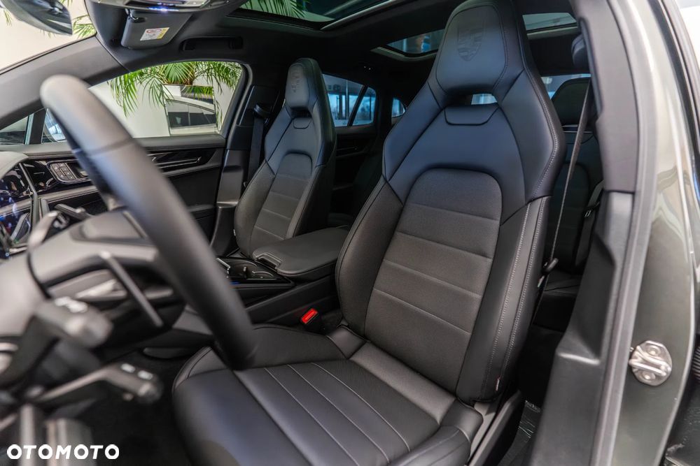 Porsche Panamera 4 E-Hybrid PHEV - 11