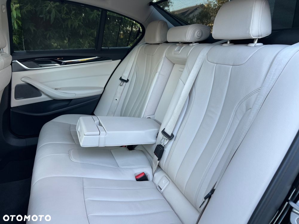 BMW Seria 5 520d xDrive Luxury Line sport - 23
