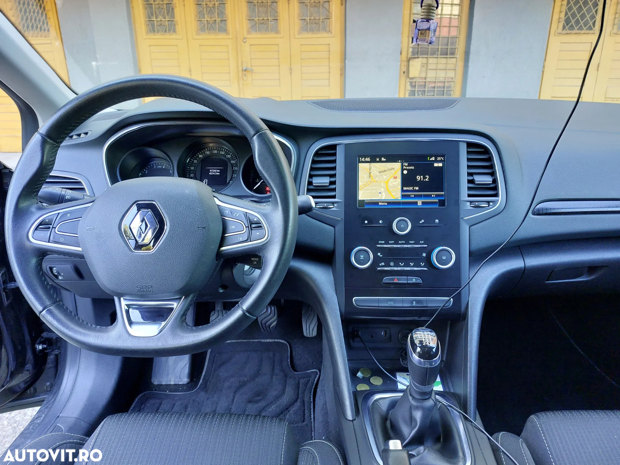 Renault Megane ENERGY TCe Zen - 8