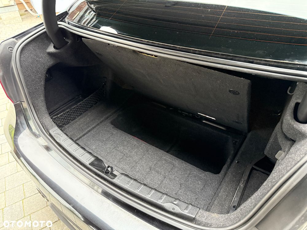 BMW Seria 3 330i Edition M Sport Shadow - 28