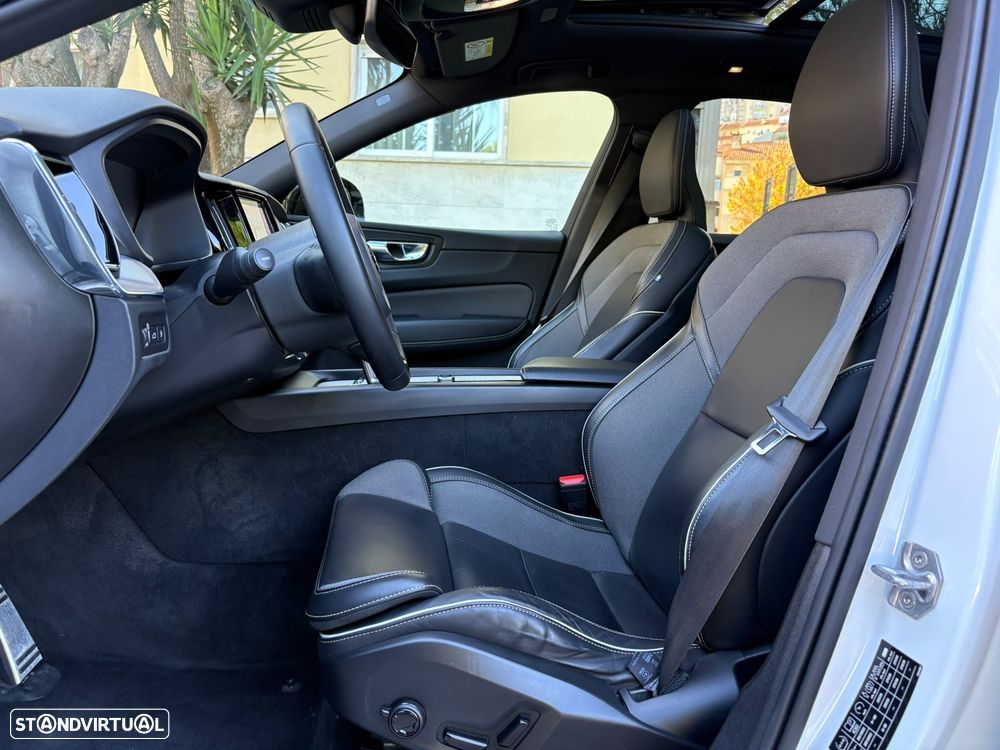 Volvo XC 60 2.0 T6 PHEV R-Design AWD - 13