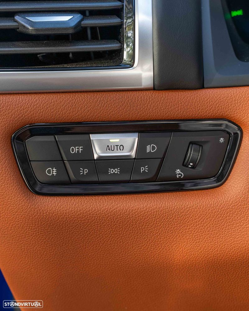 BMW M850i xDrive - 32