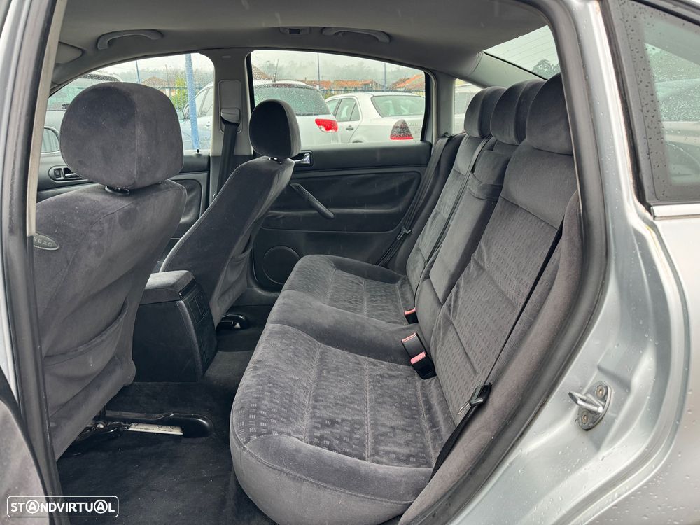 VW Passat 1.9 TDi Trendline EC - 11