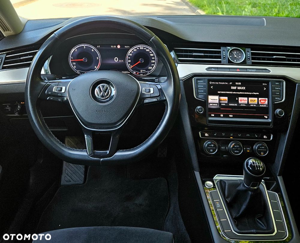 Volkswagen Passat 2.0 TDI (BlueMotion Technology) Highline - 9