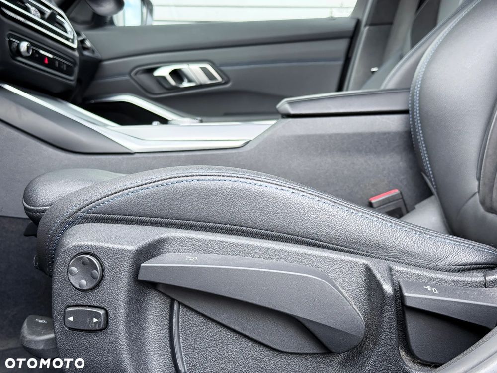 BMW Seria 3 320d xDrive M Sport - 30