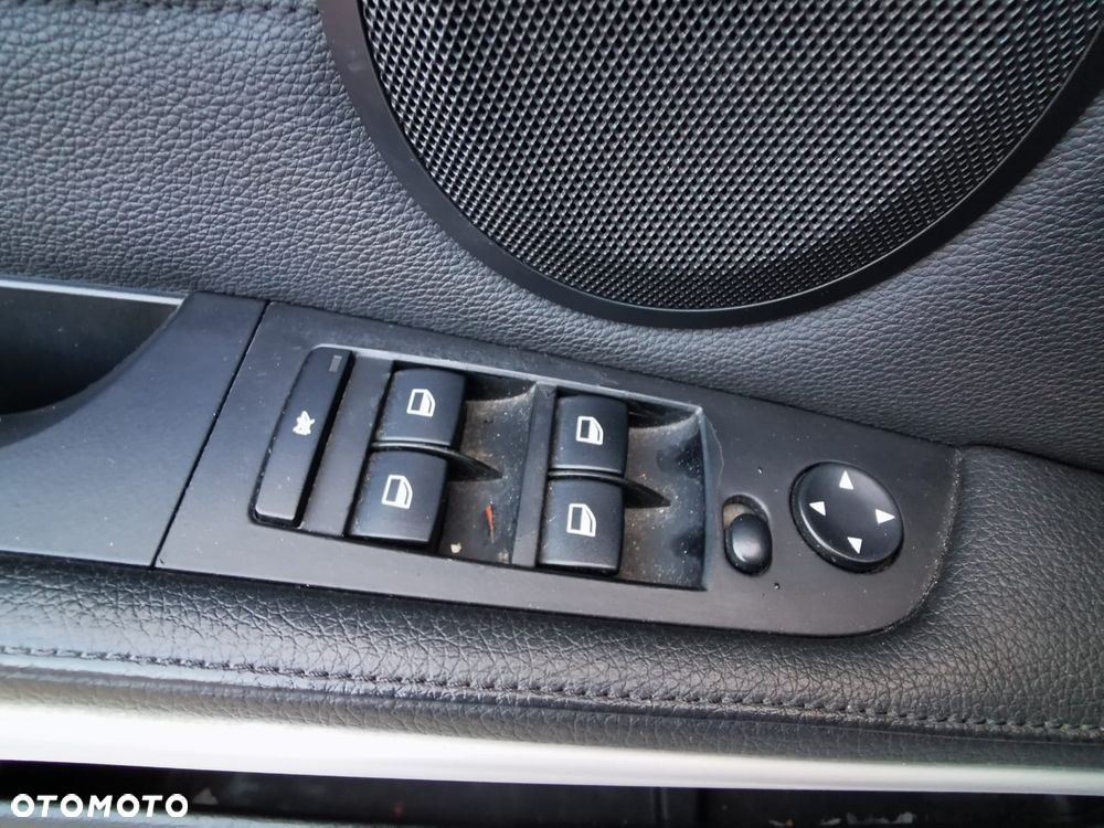 BMW Seria 3 320d xDrive DPF - 23