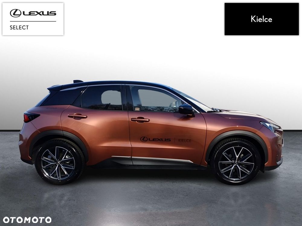 Lexus LBX - 6