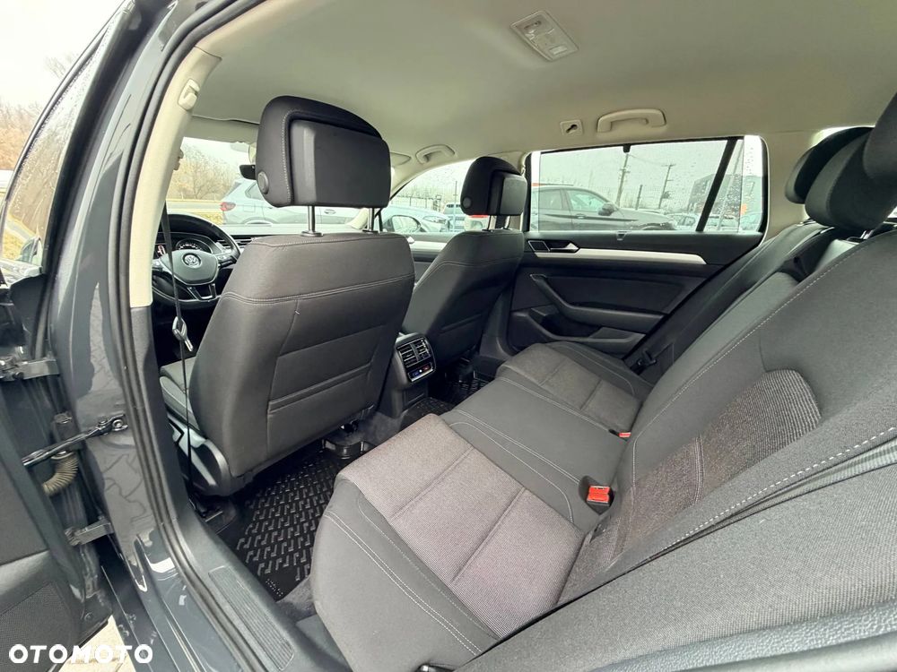 Volkswagen Passat - 22