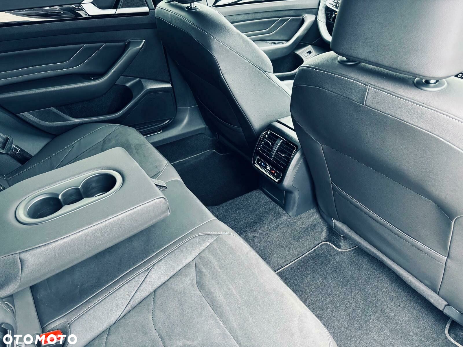 Volkswagen Arteon 2.0 TDI R-Line DSG - 24