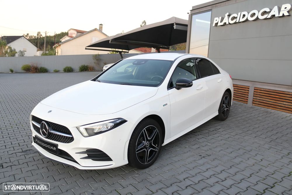 Mercedes-Benz A 250 Limousine e AMG Line - 2