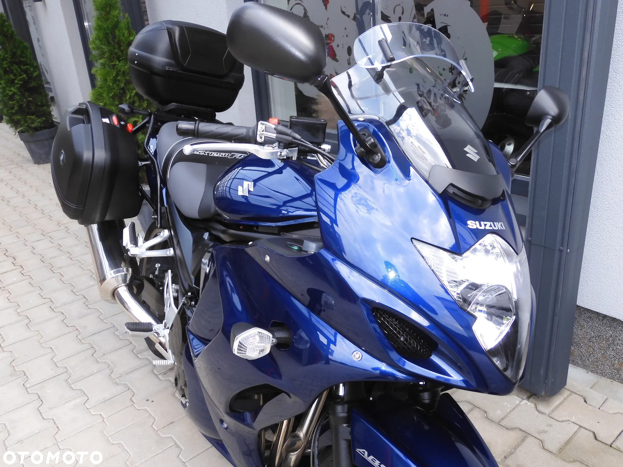 Suzuki GSX - 3