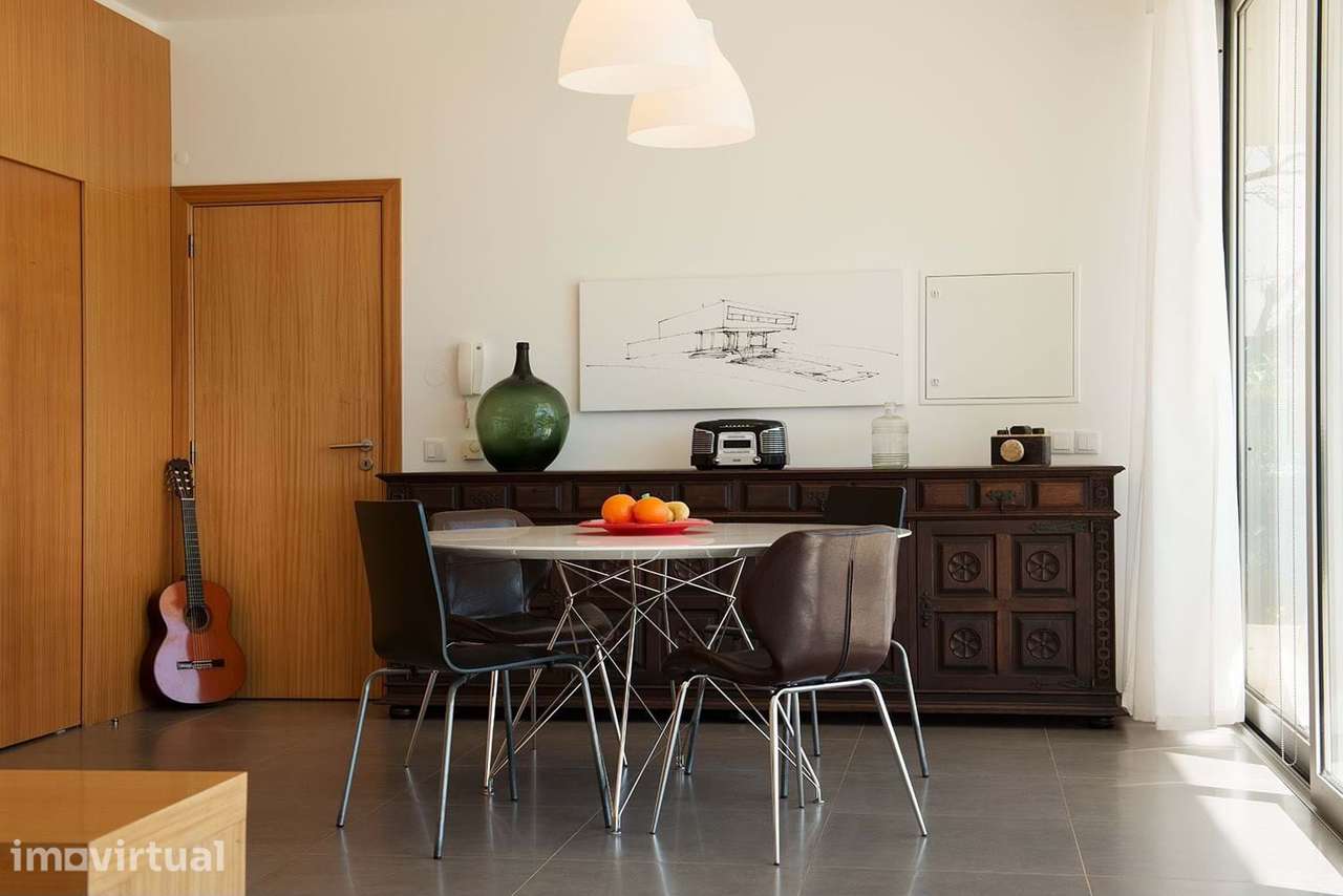 MORADIA T3 CONTEMPORÂNEA NO CENTRO DE ALJEZUR  COM VISTAS PARA O CAMPO - Grande imagem: 4/31