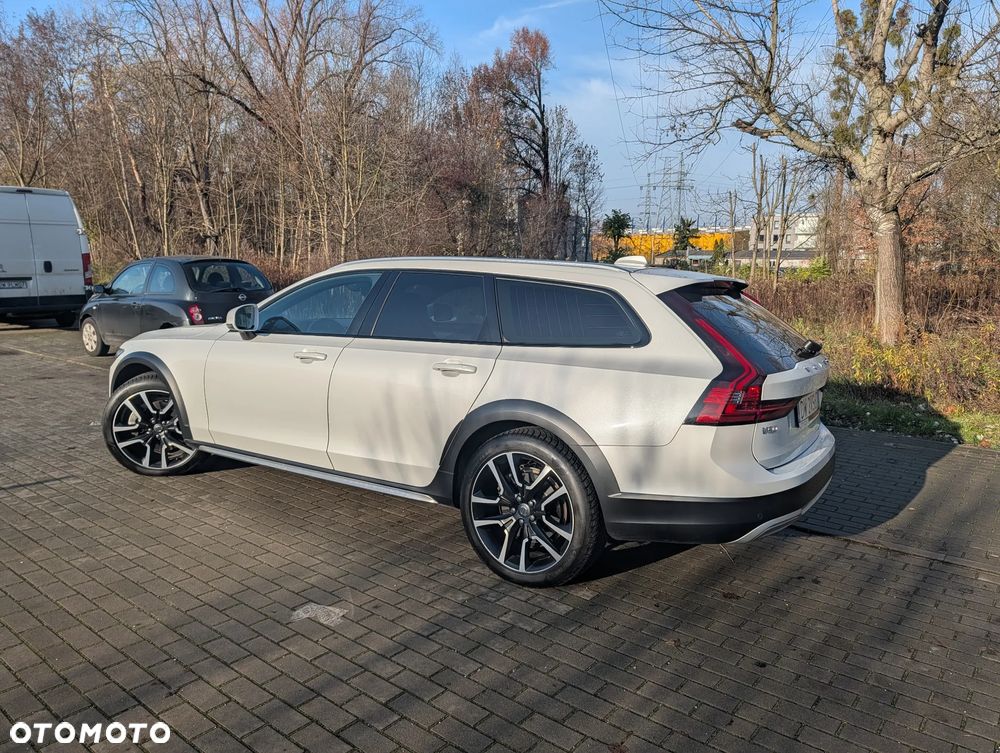 Volvo V90 Cross Country - 11