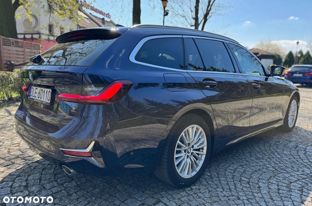 BMW Seria 3 318d Touring Luxury Line - 11