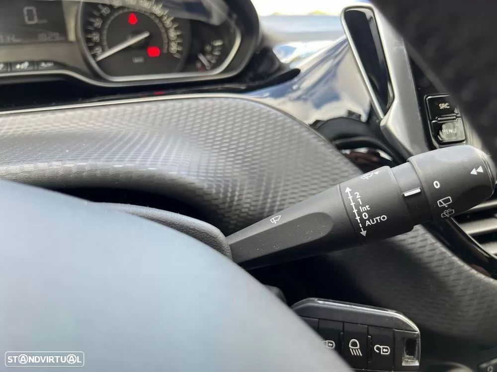 Peugeot 208 1.2 PureTech Signature - 36