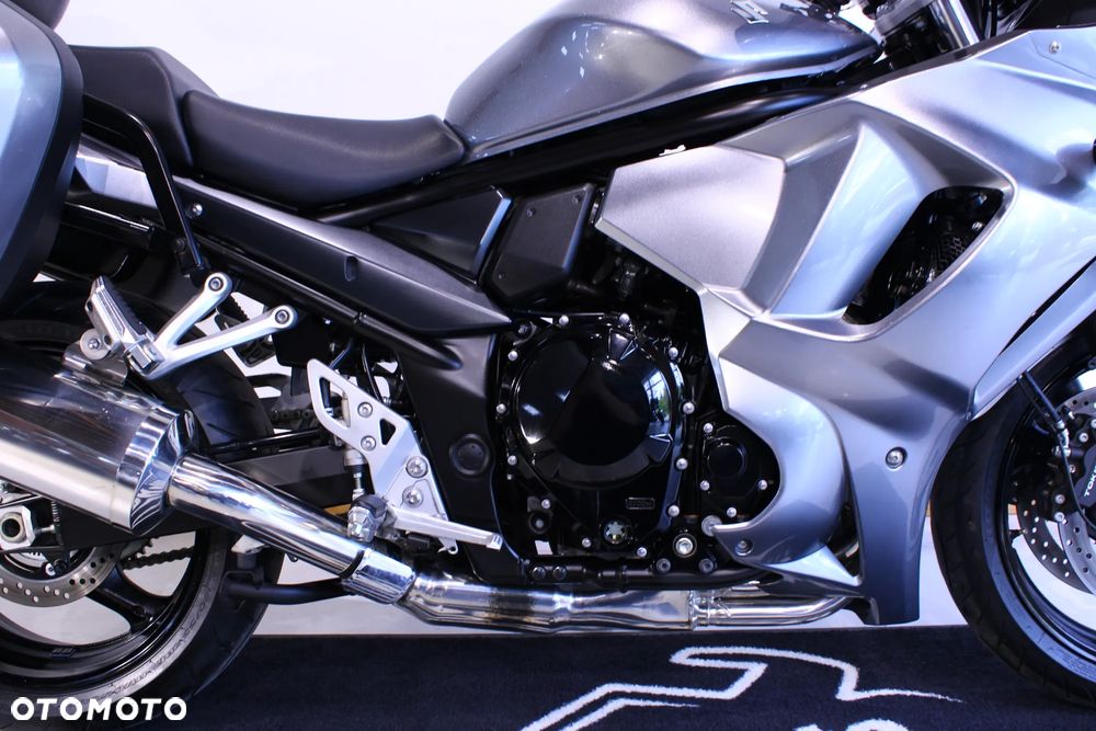 Suzuki GSX - 26