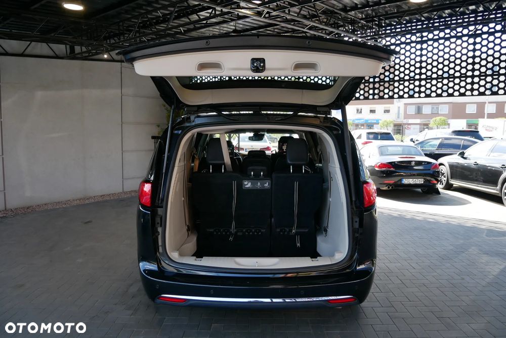 Chrysler Pacifica - 20