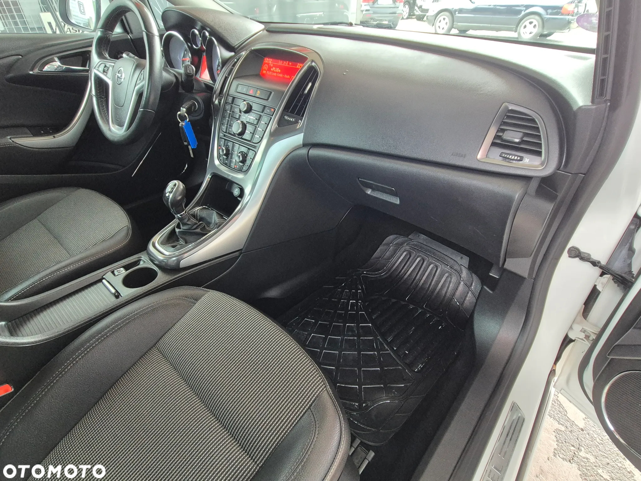 Opel Astra 1.6 Turbo Caravan Cosmo - 34