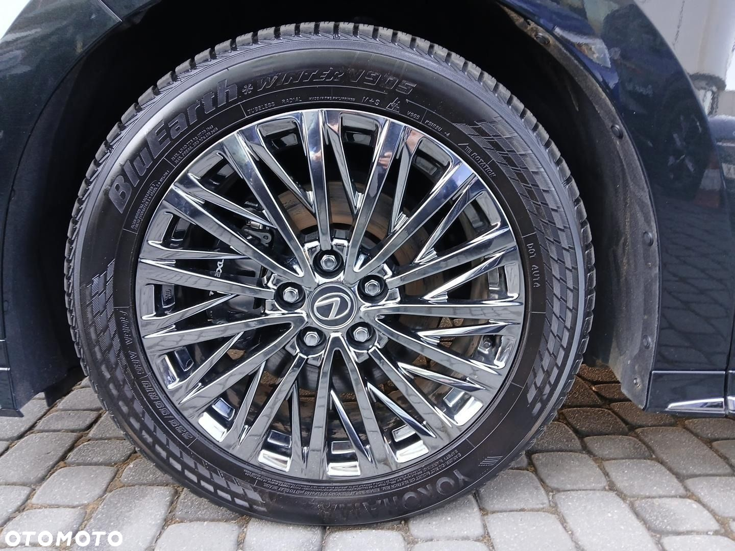Lexus LM - 31
