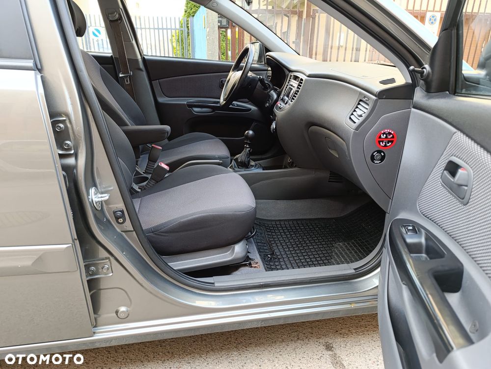 Kia Rio 1.4 Family - 8