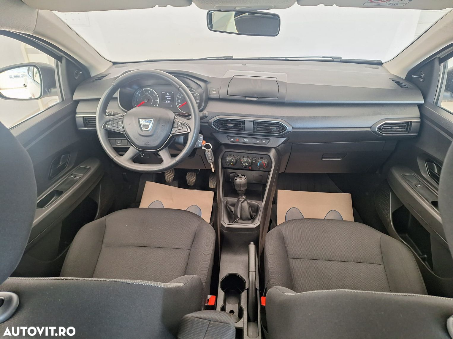 Dacia Logan TCe 90 Essential - 3