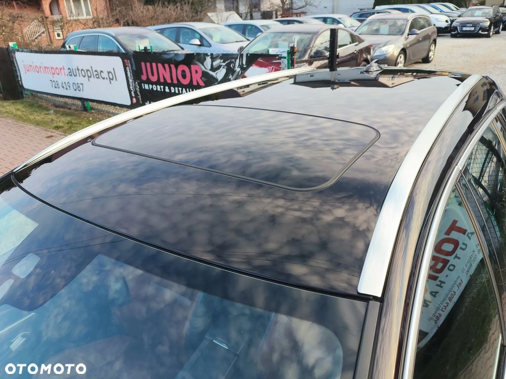 Volvo V60 D6 AWD Plug-in Hybrid R-Design Momentum - 24