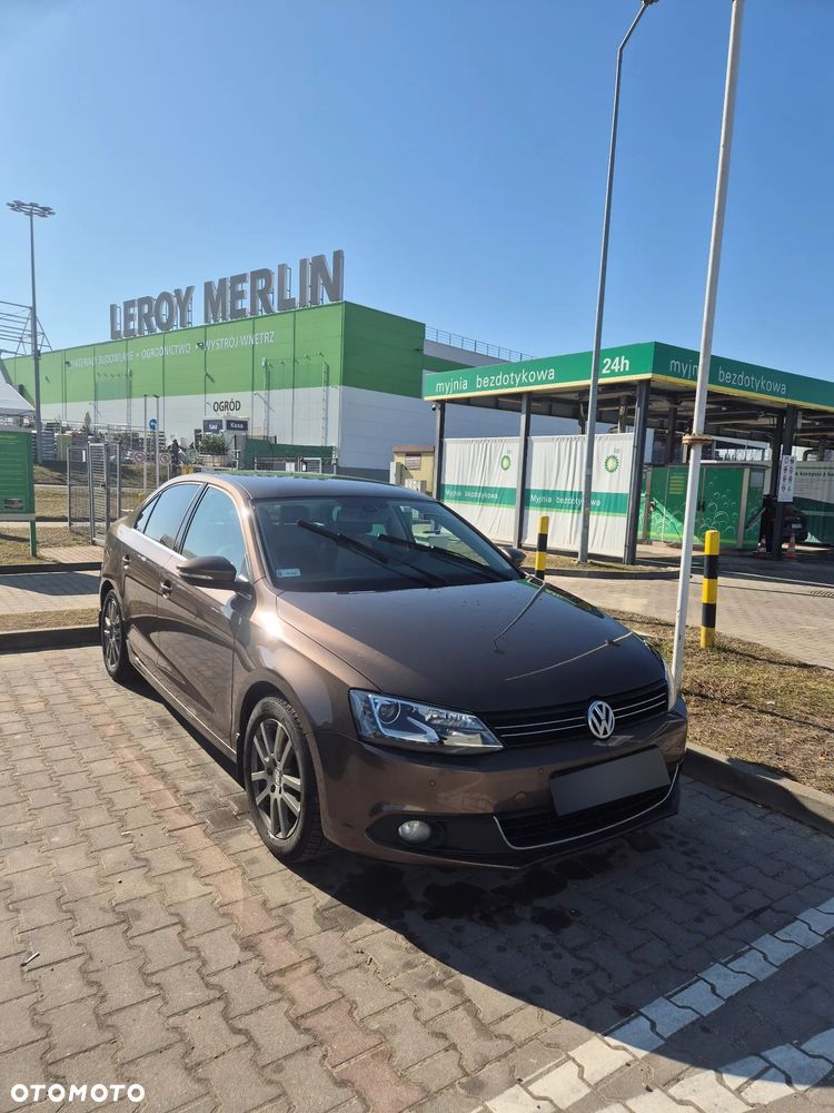 Volkswagen Jetta 2.0 TDI Highline - 2