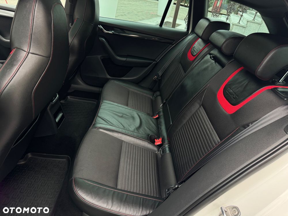 Skoda Octavia Combi 2.0 TDI DSG RS First Edition - 26