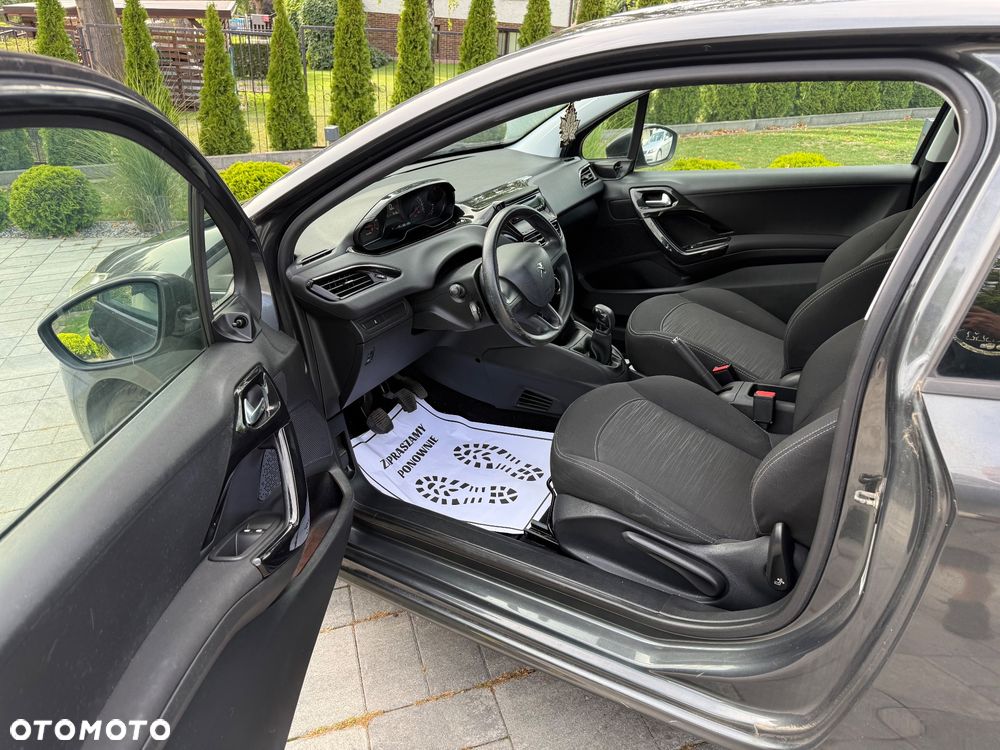 Peugeot 208 - 25