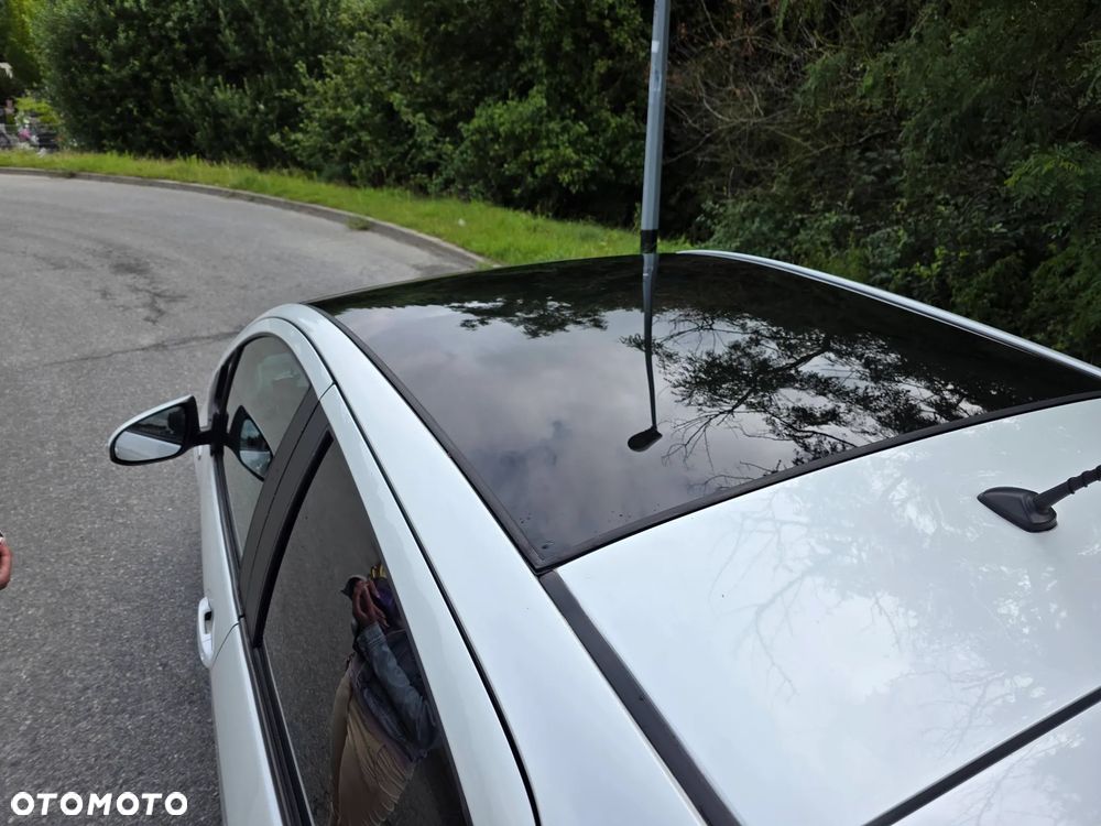 Toyota Yaris Hybrid 100 Sol - 10