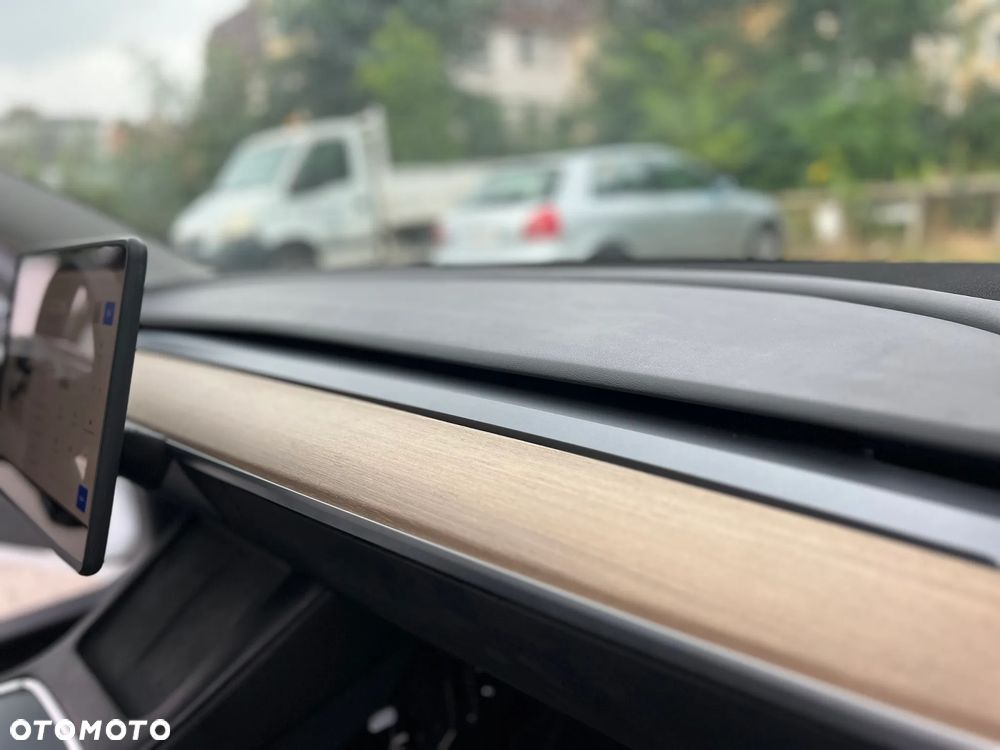 Tesla Model 3 Standard Reichweite Plus Hinterradantrieb - 28
