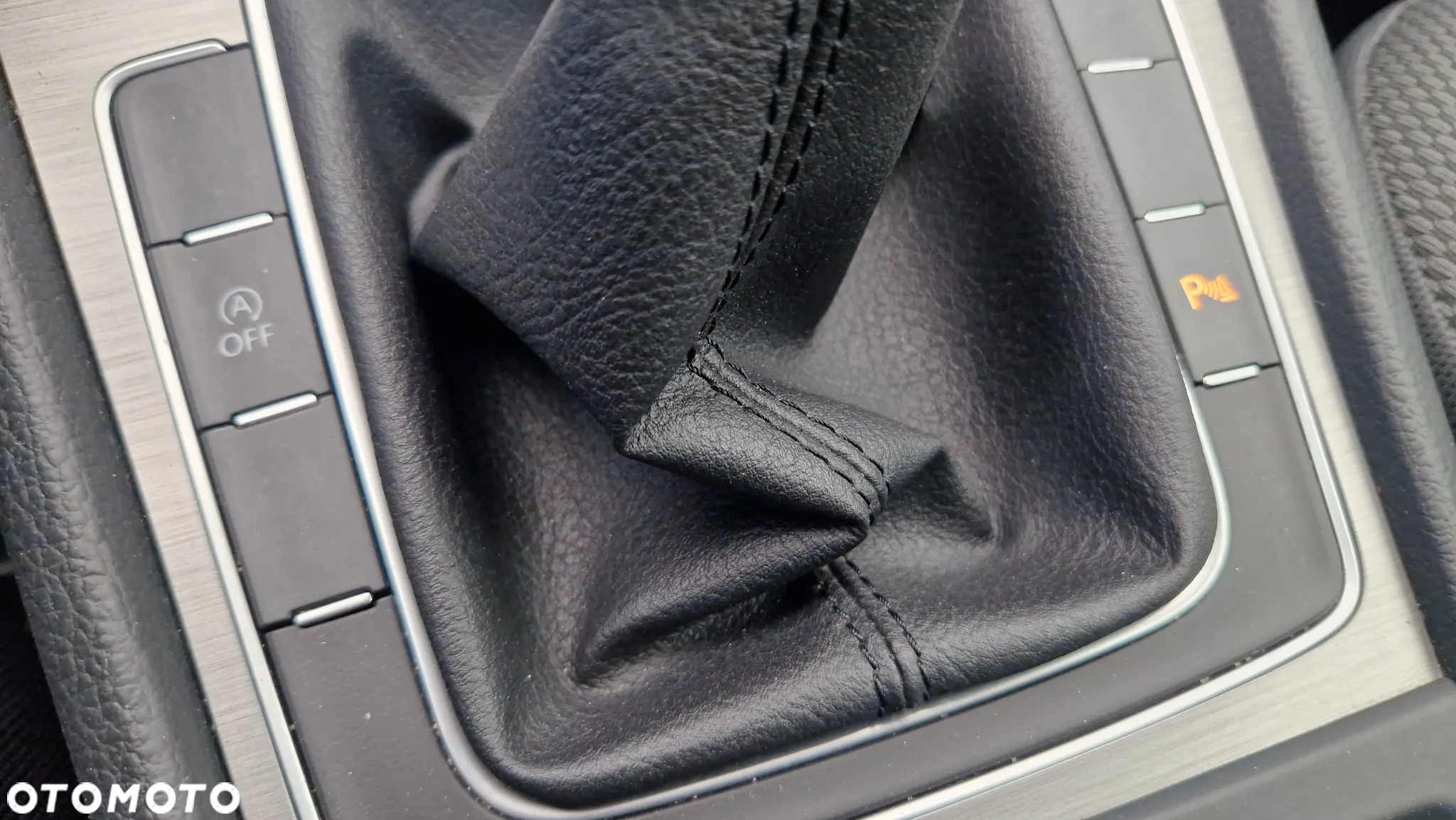 Volkswagen Golf VII 1.6 TDI BMT Comfortline - 29