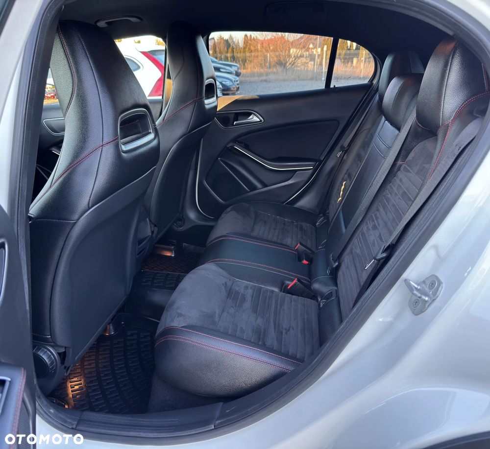 Mercedes-Benz GLA 200 (CDI) d 4Matic 7G-DCT AMG Line - 24