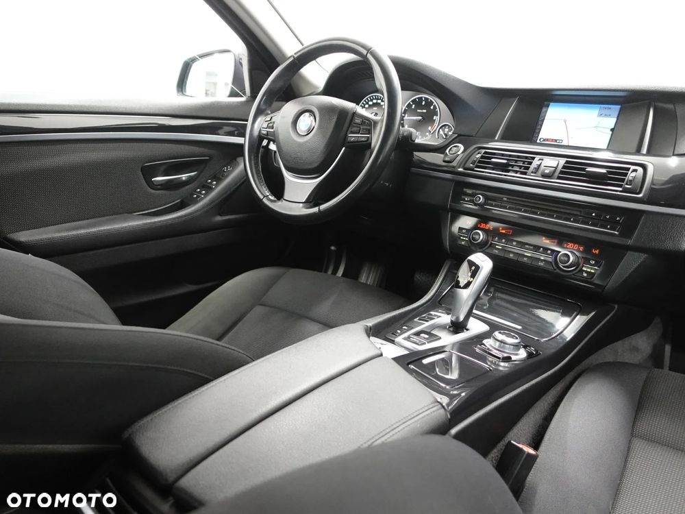 BMW Seria 5 525d xDrive Sport-Aut Modern Line - 30