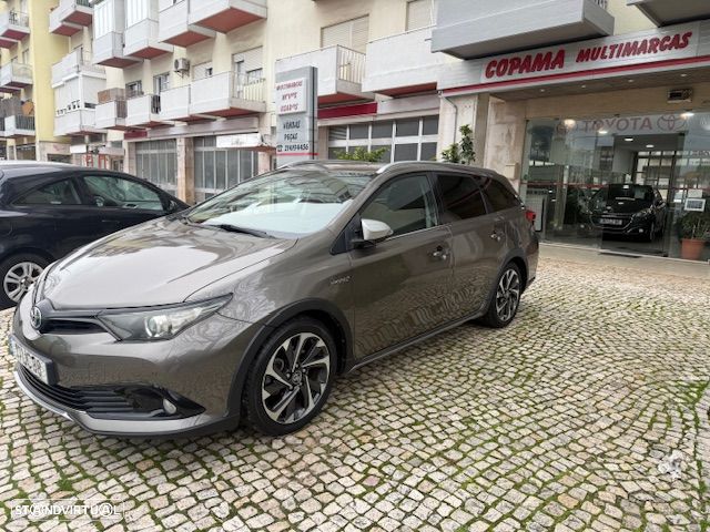 Toyota Auris Touring Sports 1.8 HSD Freestyle - 1