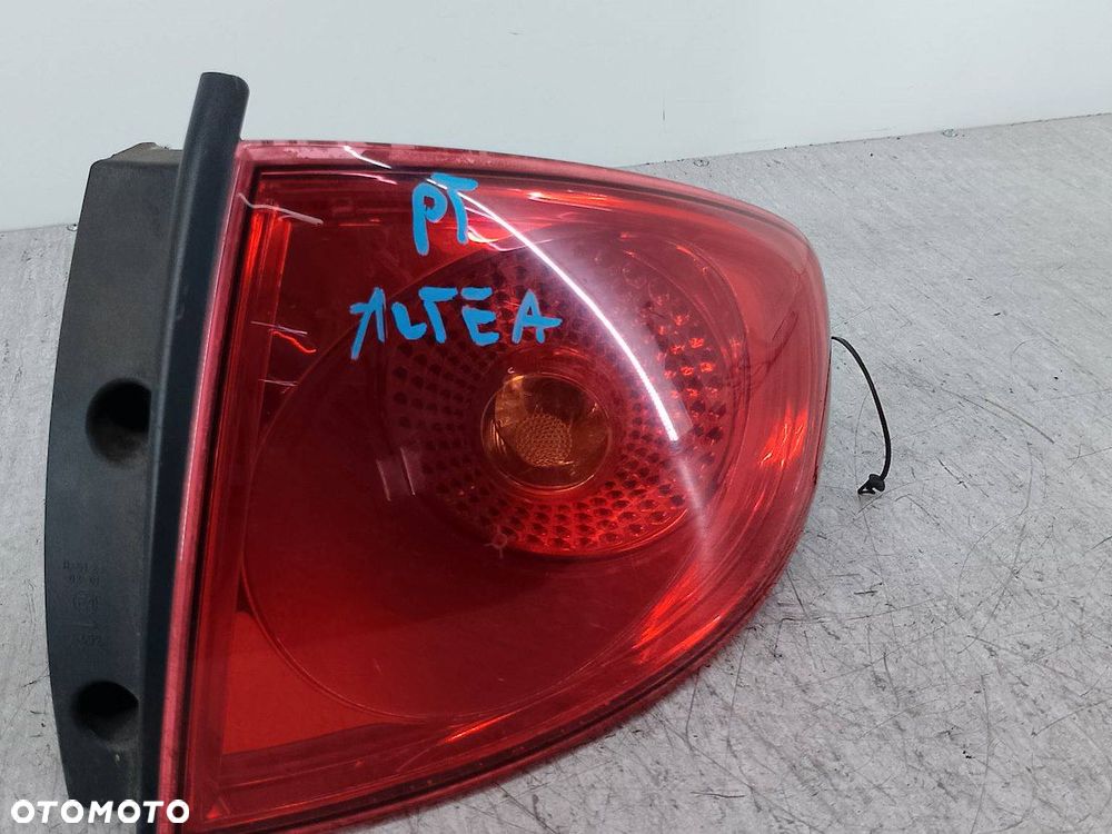LAMPA TYLNA PRAWA SEAT ALTEA 5P0945096D HATCHBACK - 2