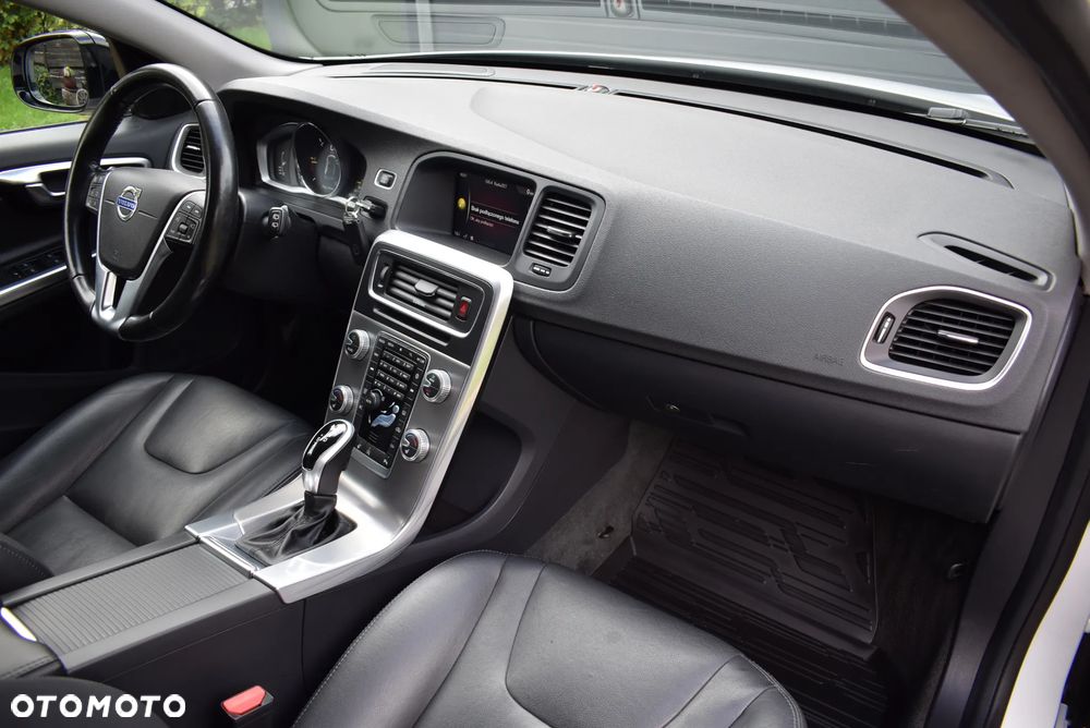 Volvo V60 Cross Country - 34