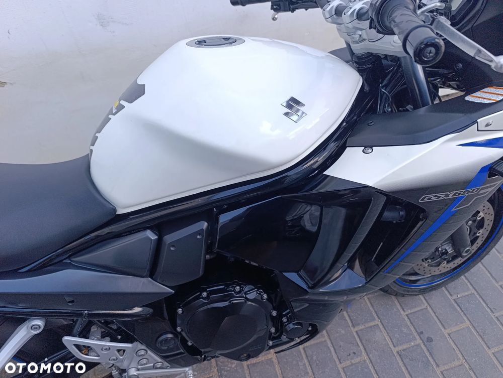 Suzuki GSX - 22