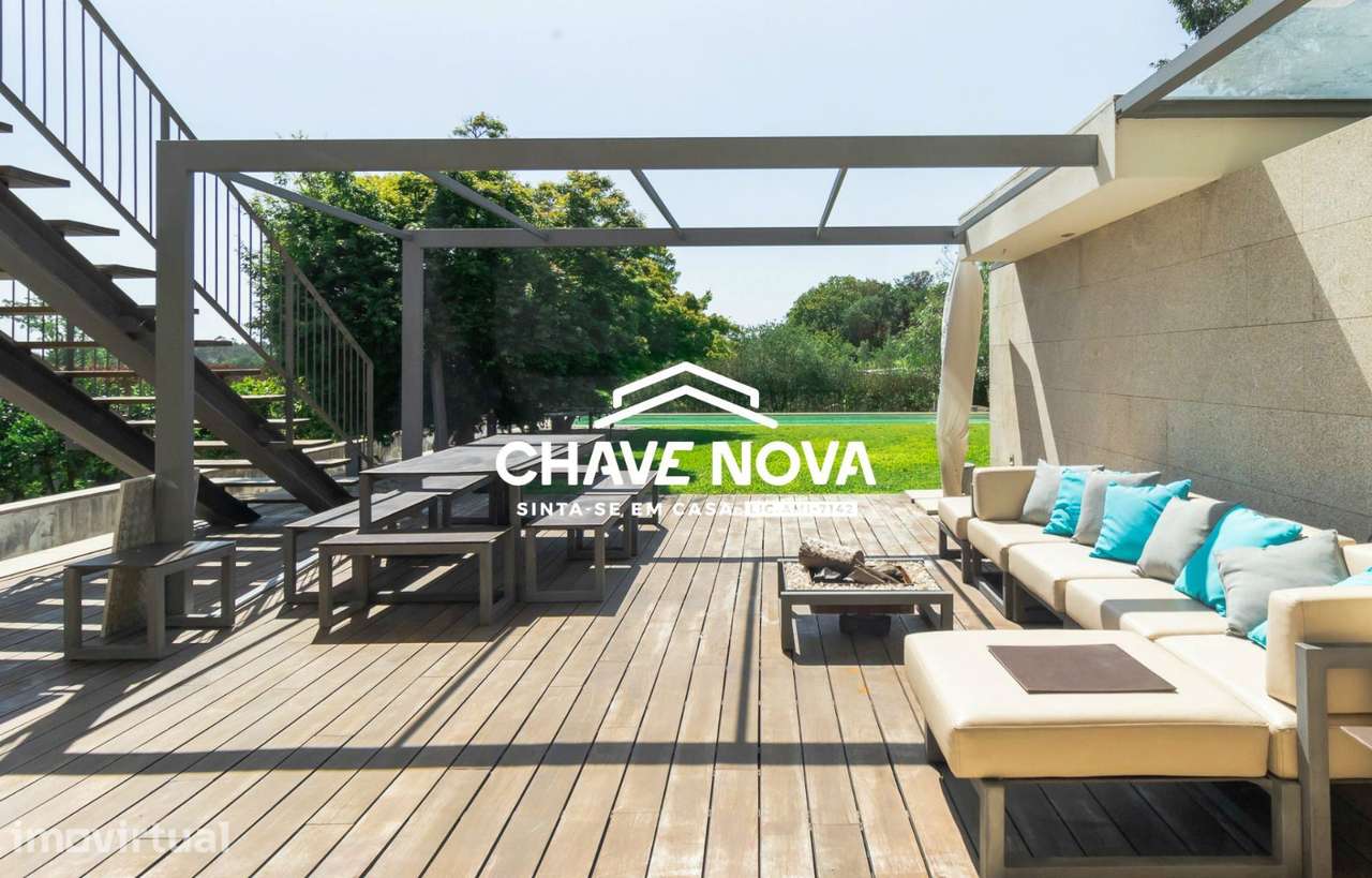 Moradia de luxo com 3700m2 de terreno em Santa Maria da Feira - Grande imagem: 2/25