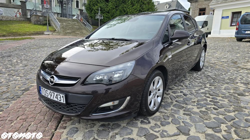 Opel Astra 2013 photo 2