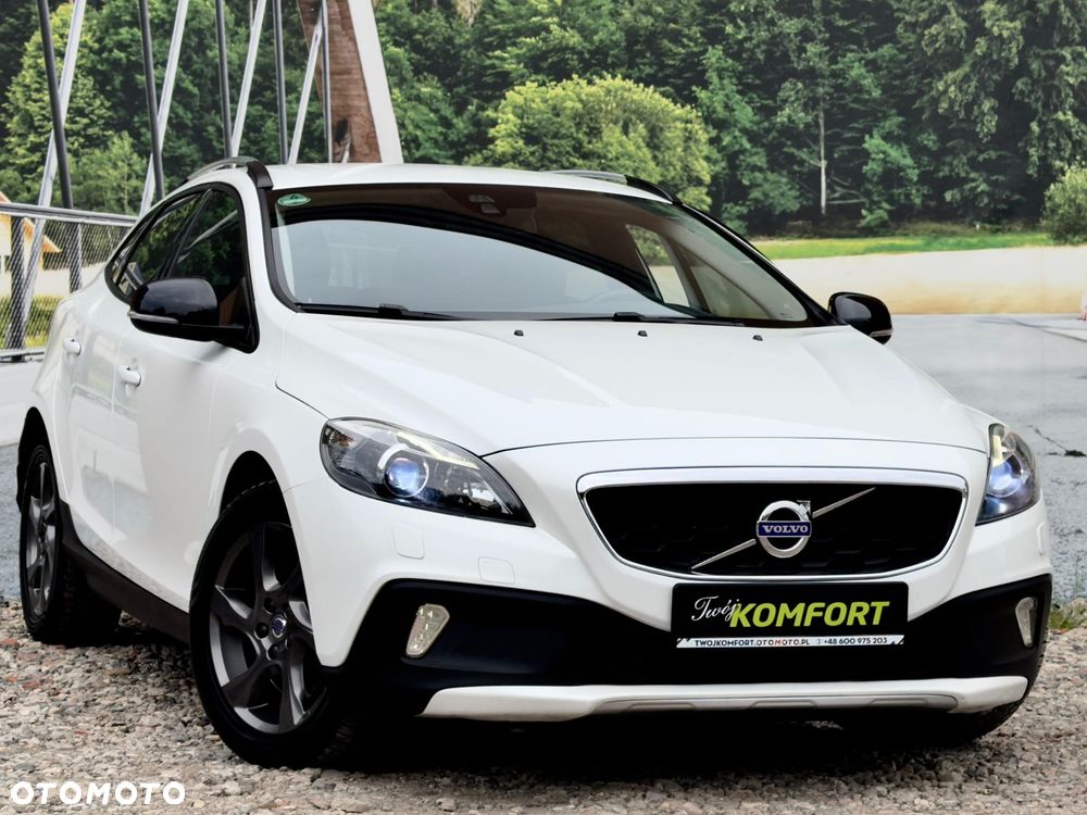 Volvo V40 Cross Country - 1