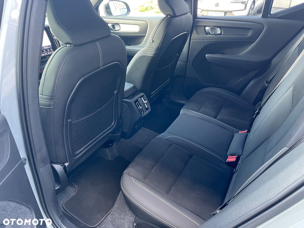 Volvo XC 40 B3 Ultra Dark - 12