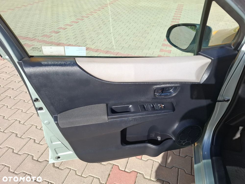 Toyota Yaris 1.33 Prestige - 36