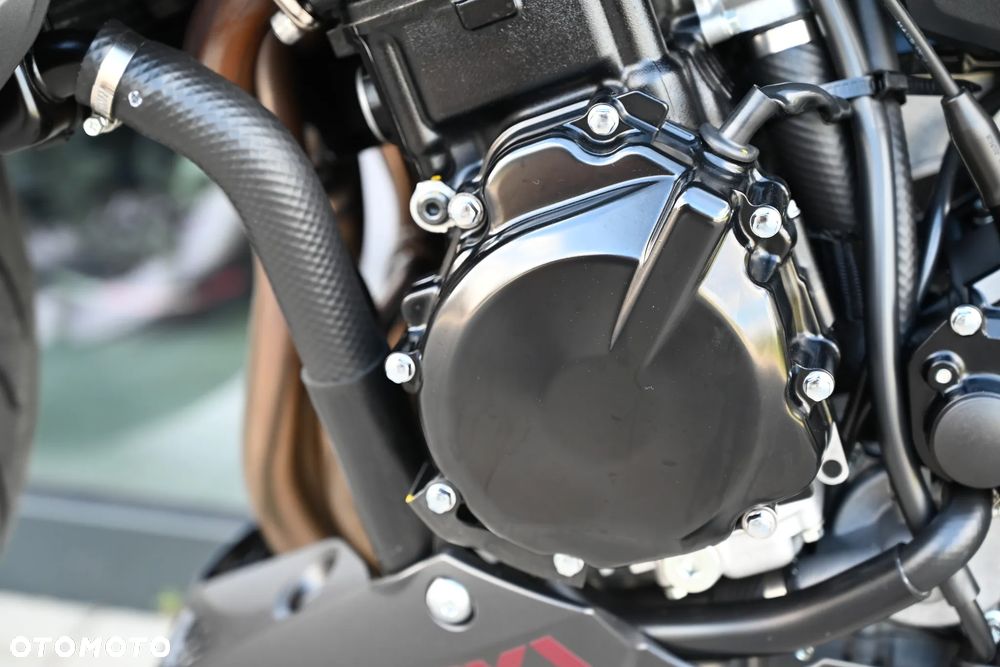 Suzuki GSX - 24