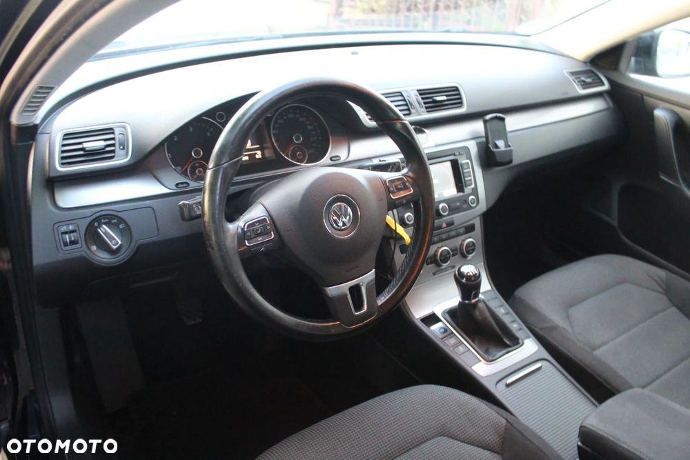 Volkswagen Passat 2.0 TDI Comfortline - 6