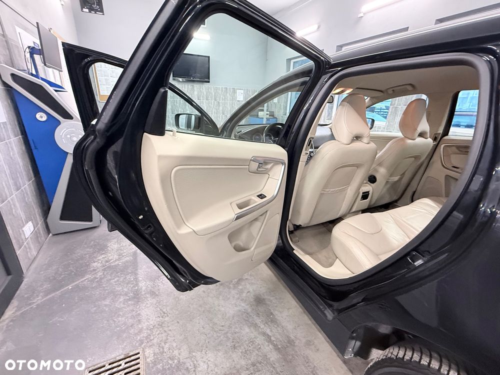 Volvo XC 60 D5 AWD - 14