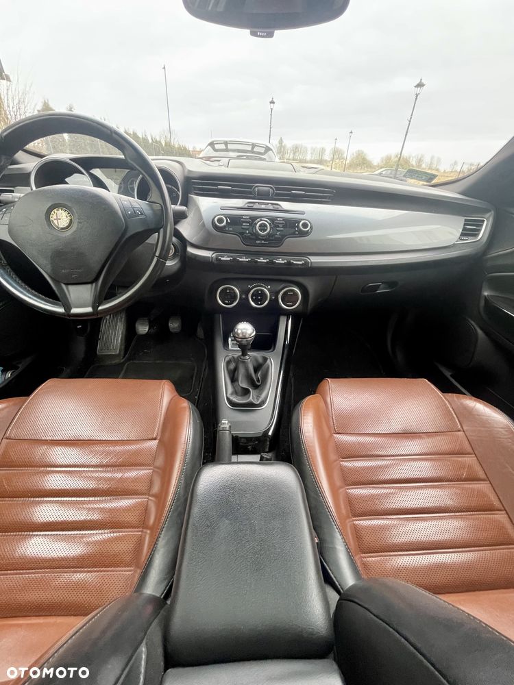 Alfa Romeo Giulietta 2.0 JTDM Veloce - 12