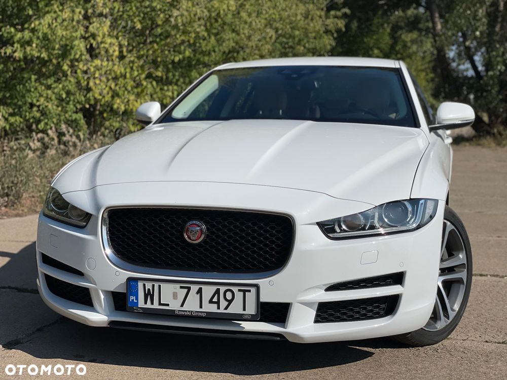 Jaguar XE 2.0 T Prestige - 2